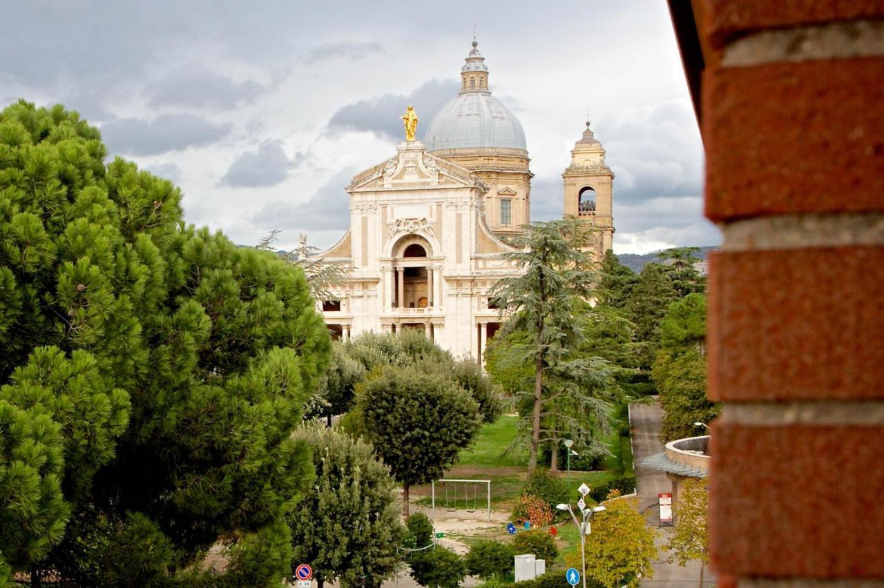 Hotel Donnini Assisi Exterior foto