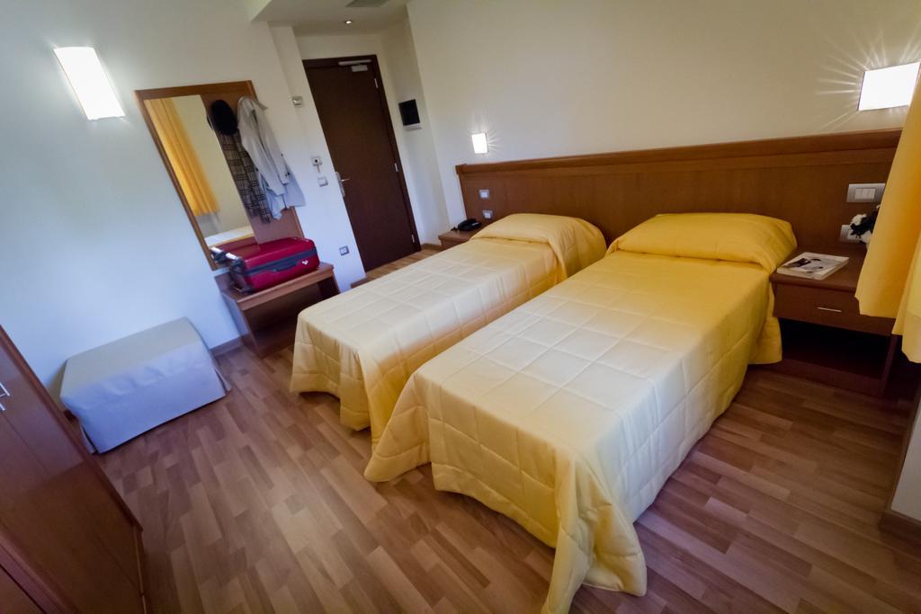 Hotel Donnini Assisi Quarto foto
